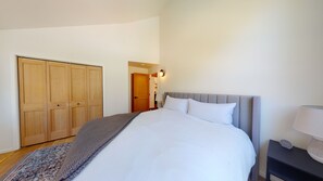 3 bedrooms, internet, bed sheets