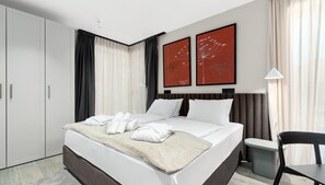 4 bedrooms, iron/ironing board, WiFi, bed sheets