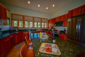 雪櫃、微波爐、焗爐、爐具