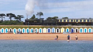 Beach - The Spinney - Large home with hot tub, gym, amazing sea views (Paignton)