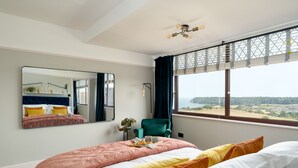 5 bedrooms, desk, iron/ironing board, travel crib - The Spinney - Large home with hot tub, gym, amazing sea views (Paignton)