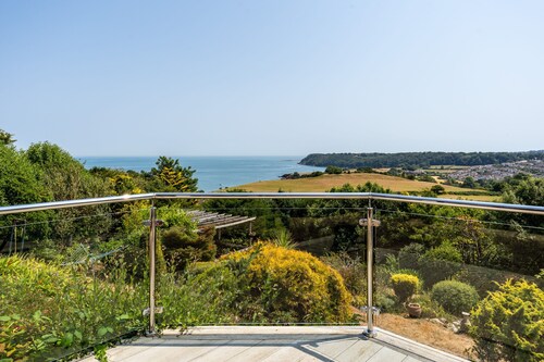 The Spinney - Large home with hot tub, gym, amazing sea views