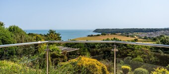 The Spinney - Large home with hot tub, gym, amazing sea views