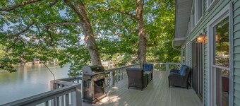 Lake Al'Lure A true lake life experience with boathouse, game room and dog friendly
