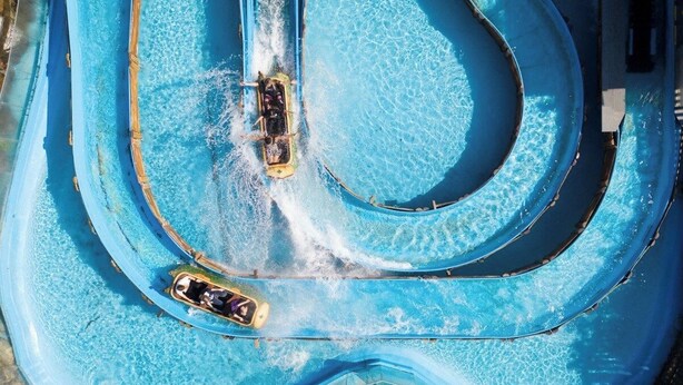 An aerial view of a water slide with two boats. - Pousada Graff (Penha)
