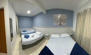 Comfort Quadruple Room | Desk, laptop workspace, free WiFi, bed sheets - Pousada Graff (Penha)