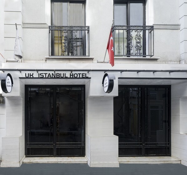 Exterior detail - UK Hotel İstanbul (Istanbul)