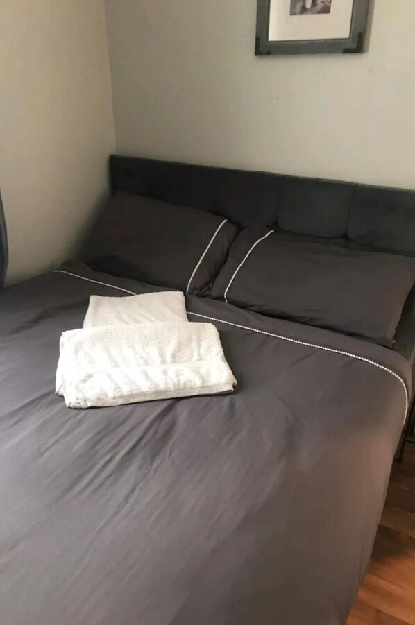 Huis, 2 queensize bedden | 1 slaapkamer, een strijkplank/strijkijzer, gratis wifi, beddengoed