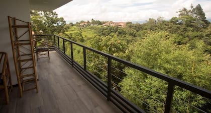 Luxury Romantic Villa in Escazu w/Jacuzzi & Views