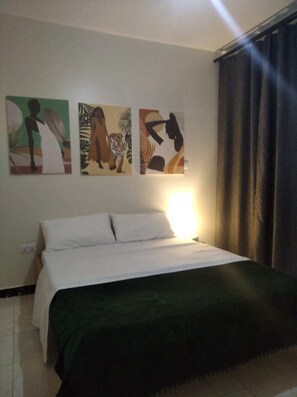 1 slaapkamer, een bureau, rolstoeltoegang