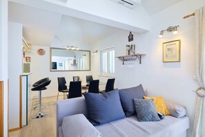 Apartment (3 Bedrooms) | Living room | 102-cm flat-screen TV with cable channels, TV - Joyful Place (Dubrovnik)