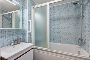 Apartment (3 Bedrooms) | Bathroom