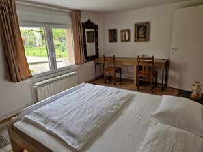 1 bedroom, desk, iron/ironing board, free WiFi