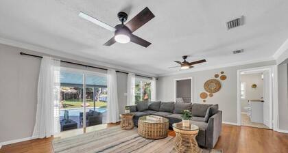 4 BR 2 BA + Private Pool + Pickleball Fun