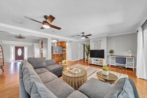 TV, fireplace, offices - 4 BR 2 BA Private Pool Pickleball Fun (Fort Walton Beach)