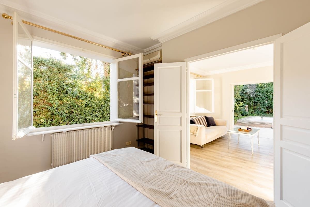 5 bedrooms, iron/ironing board, free WiFi, bed sheets