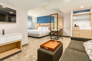 Individually decorated, individually furnished, desk, laptop workspace - SpringHill Suites by Marriott Freeport Brunswick (Freeport)