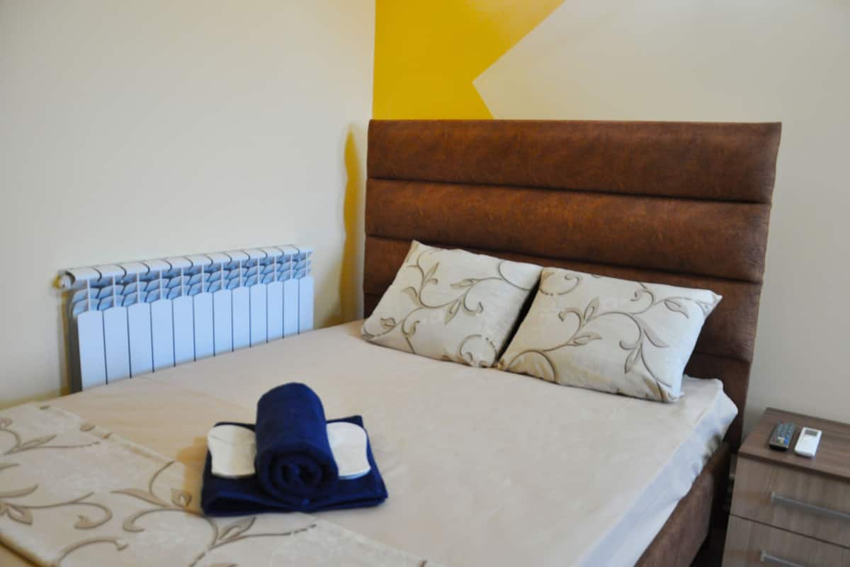 Standard Double Room | WiFi (free), bed sheets