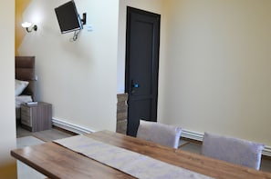 Standard Double Room | Free WiFi, bed sheets - Vak Guesthouse (Yerevan)