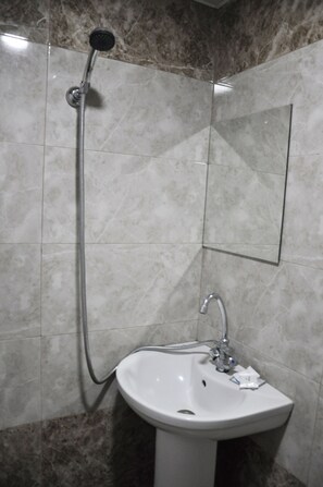 Bathroom - Vak Guesthouse (Yerevan)