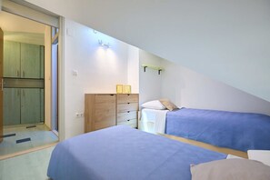 3 bedrooms, iron/ironing board, free WiFi, bed sheets