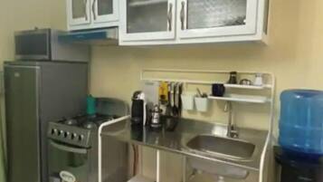 Microondas, horno, cafetera o tetera y hervidor eléctrico