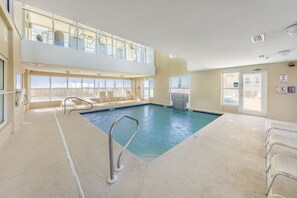 Una piscina cubierta
