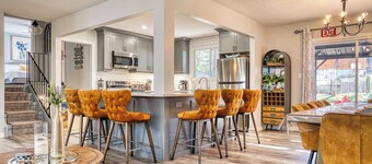 Luxury retreat-King Beds- Game Room- Hot Tub-Private Beach Access