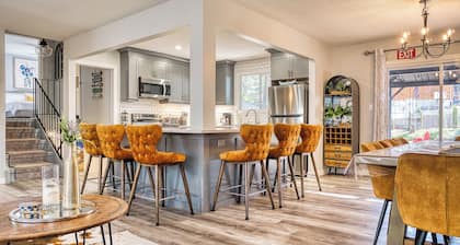 Luxury retreat-King Beds- Game Room- Hot Tub-Private Beach Access