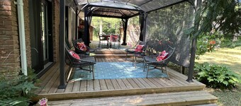 Luxury retreat-King Beds- Game Room- Hot Tub-Private Beach Access