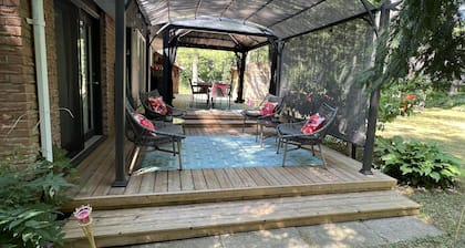 Luxury retreat-King Beds- Game Room- Hot Tub-Private Beach Access