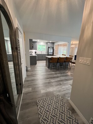 Fridge, microwave, oven, stovetop - Luxury retreat-King Beds- Game Room- Hot Tub-Private Beach Access (Port Franks)