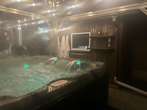 Interior - Luxury retreat-King Beds- Game Room- Hot Tub-Private Beach Access (Port Franks)