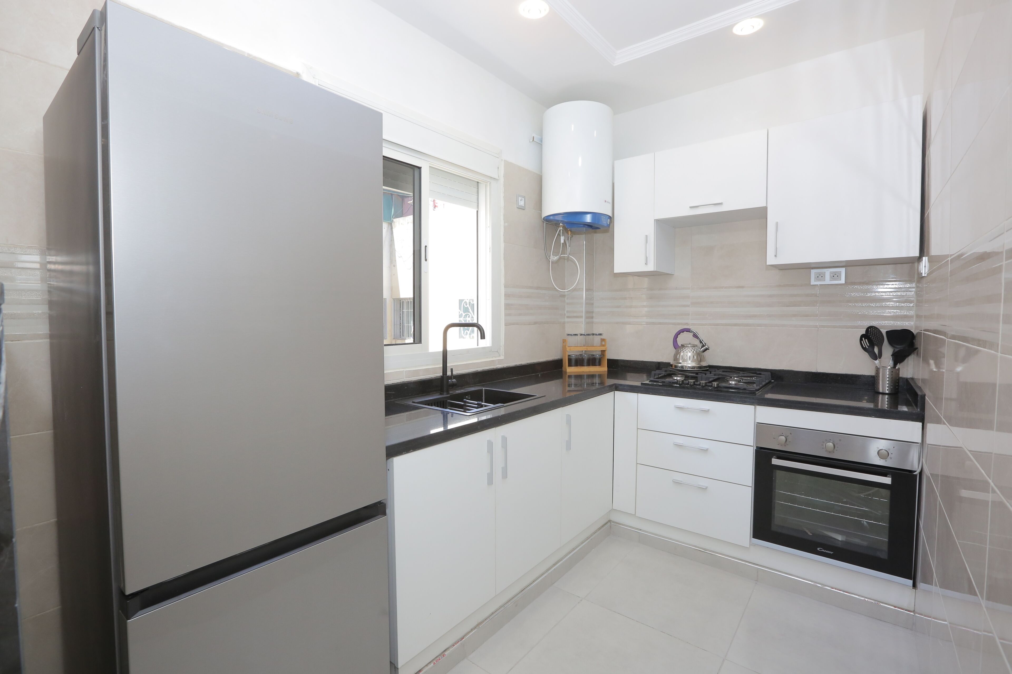 Réfrigérateur, four, plaque de cuisson