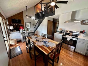 Dining - Knockin' Boots Cabin Hot Tub w/ Beautiful View (Sevierville)