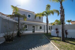 Exterior - Albatroz Gorgeous & Spacious Villa in Carvoeiro (Carvoeiro)