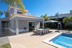 Pool - Albatroz Gorgeous & Spacious Villa in Carvoeiro (Carvoeiro)