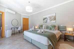 4 chambres, fer et planche à repasser, accès au Wi-Fi (inclus)
