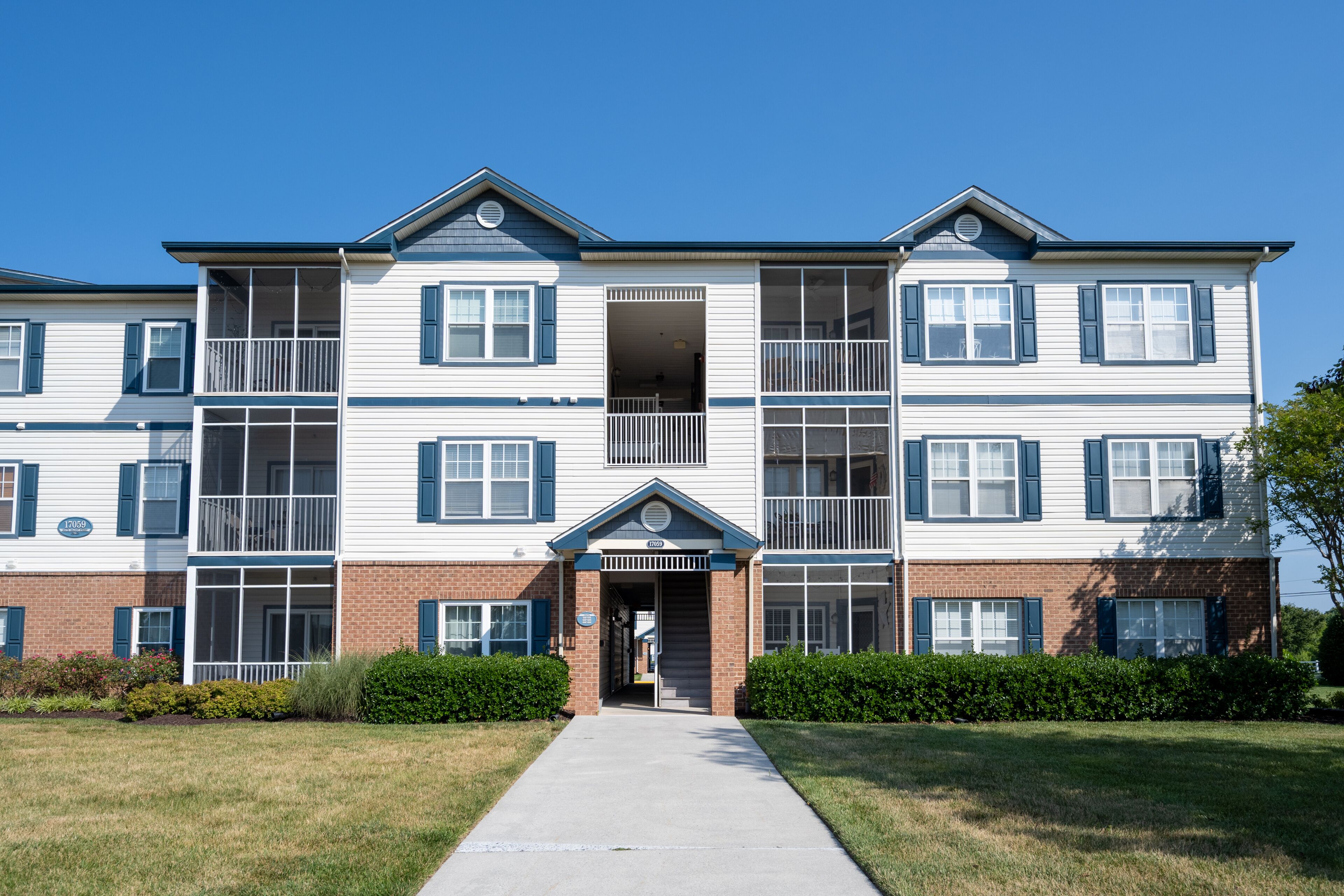 Villages of 5 Points Unit 3206 - Community pool, close to the bike path!