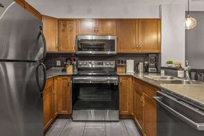 Refrigerador, microondas, horno y parrilla de estufa 