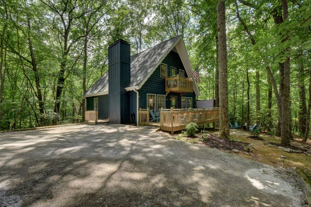 Peaceful Sky Valley Mtn Retreat-Fire Pit & Hot Tub