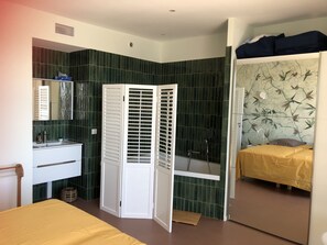 2 Schlafzimmer, Schreibtisch, Bügeleisen/Bügelbrett, WLAN