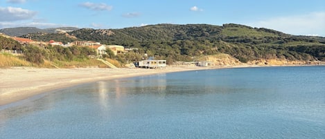 Plage à proximité, chaises longues