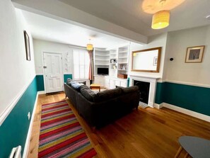 TV, offices - Charming 1 bed super central  Terraced House (Cambridge)