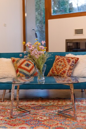 Smart TV, books - Laid Back Villa - your beautiful home in Budapest! (Budapest)