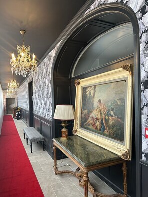 Superior-sviitti, kylpyhuone makuuhuoneen yhteydessä, näköala puistoon | Aula