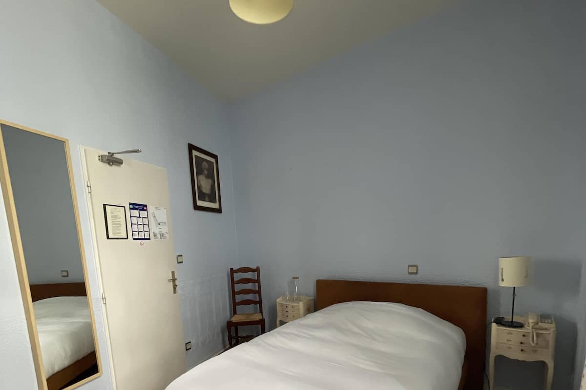 Doppelzimmer, mit Bad (Chambre Standard) | 1 Schlafzimmer