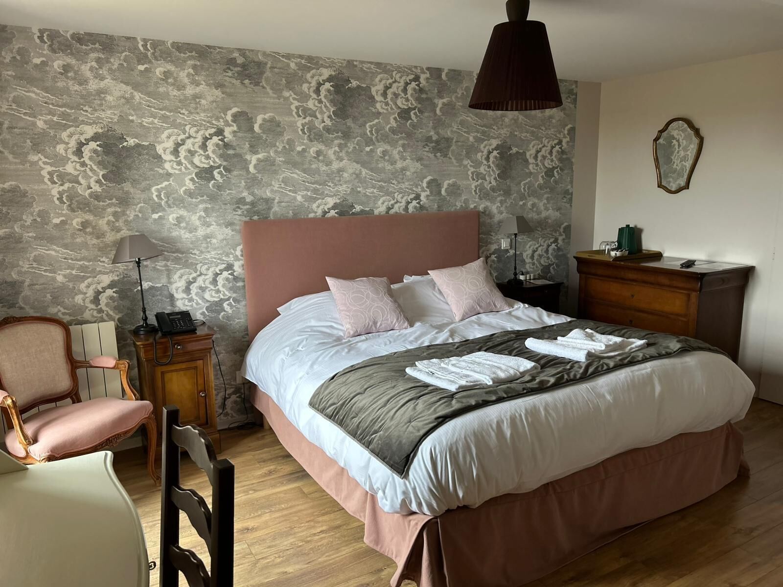 Luxury-Doppelzimmer, mit Bad, Blick auf den Innenhof (Chambre Prestige)