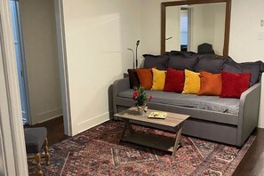 Smart TV - Tyler's Texas Rose, a beautiful 2BR/1BA house with back yard (Tyler)