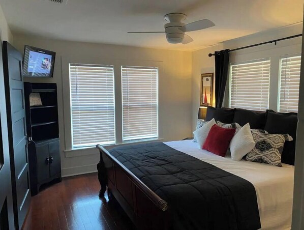 2 bedrooms, desk, iron/ironing board, free WiFi